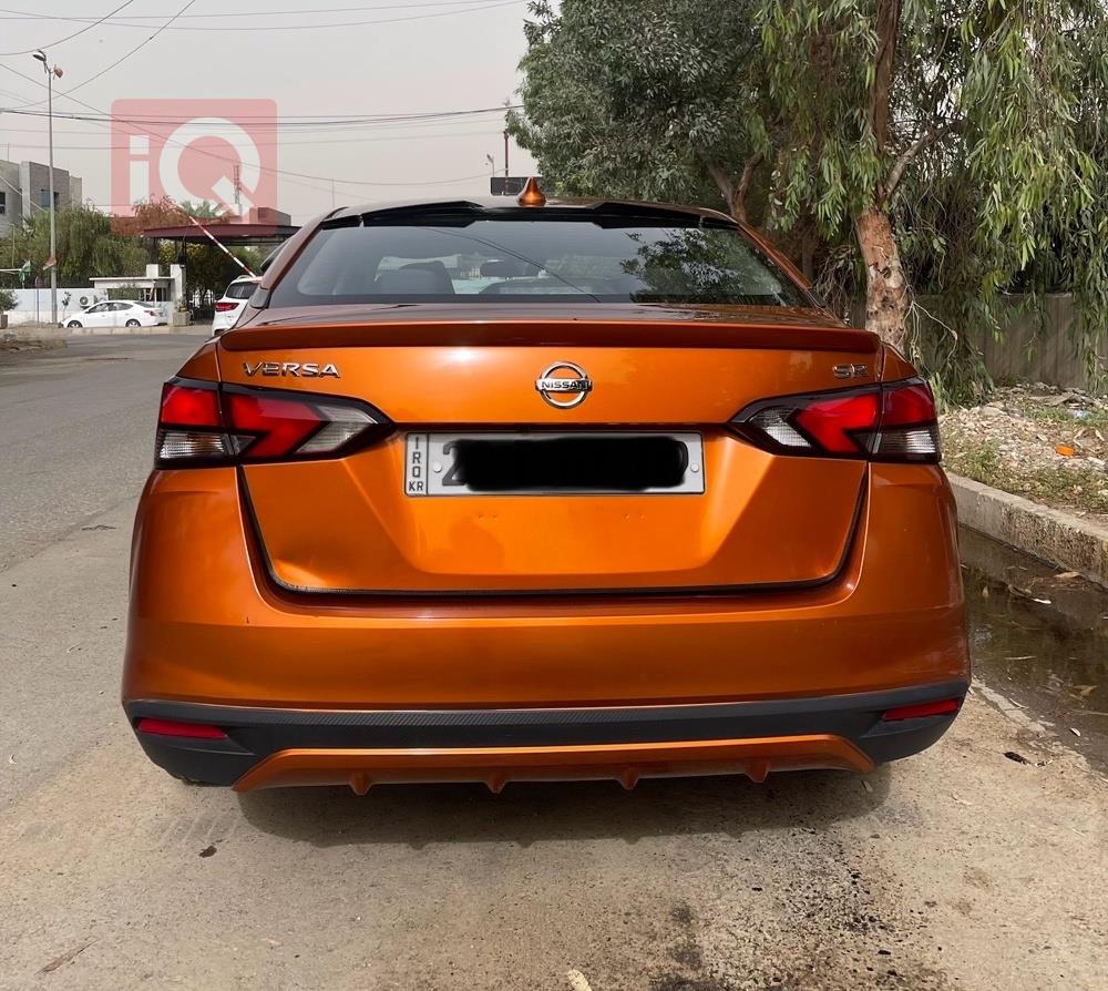 نيسان فيرسا